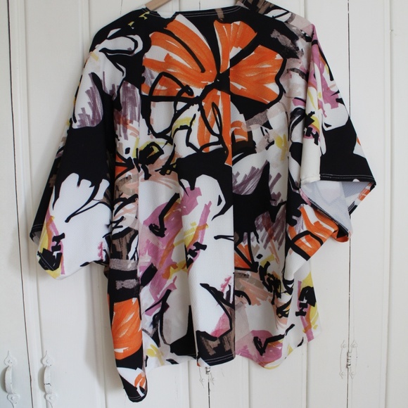 Raygun Print Shawl - Picture 5 of 5